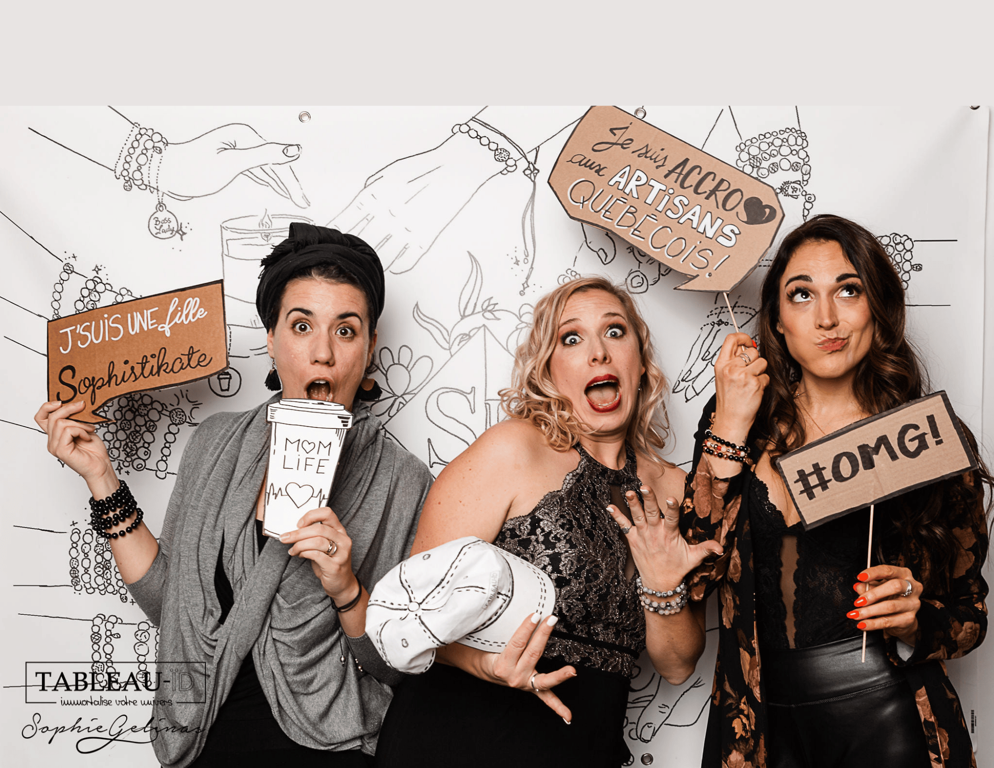 PHOTOBOOTH DU 5 A 7 DE SOPHISTIKATE quebec, 5 ans de l'entreprise, maman cafeine, influenceuse, photographe sophie gelinas, accessoire, decor tableau-îd